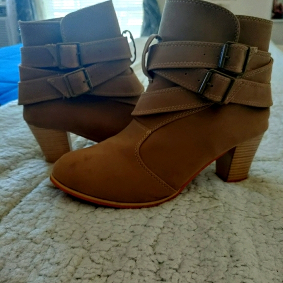 Cute strappy tan booties - Picture 8 of 10